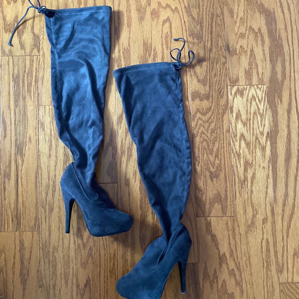 Grey suede high heel thigh high platform boots. 5 inch heels. Size 6